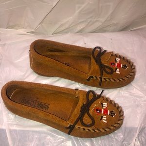 Minnetonka moccasins women’s